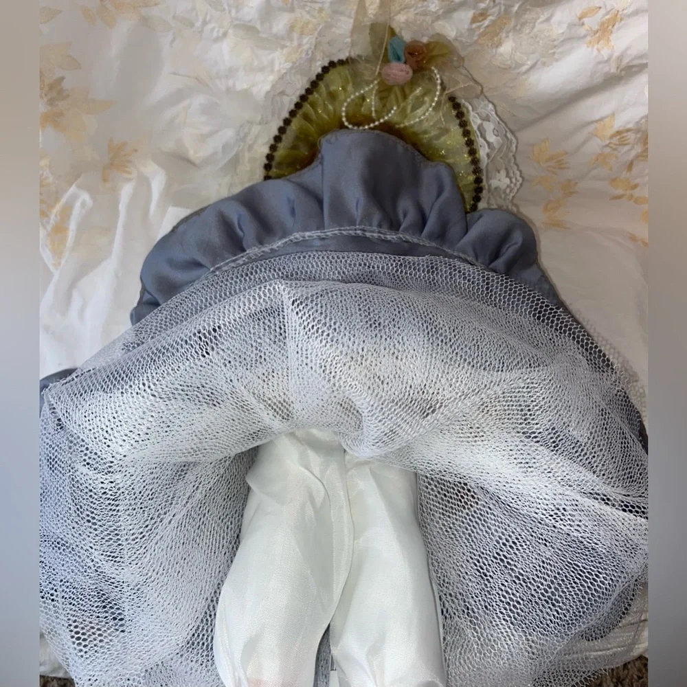 NWOT Fancy Porcelain Doll“All Dressed To The Nines”Very Well Outfitted-CityGirl🎄